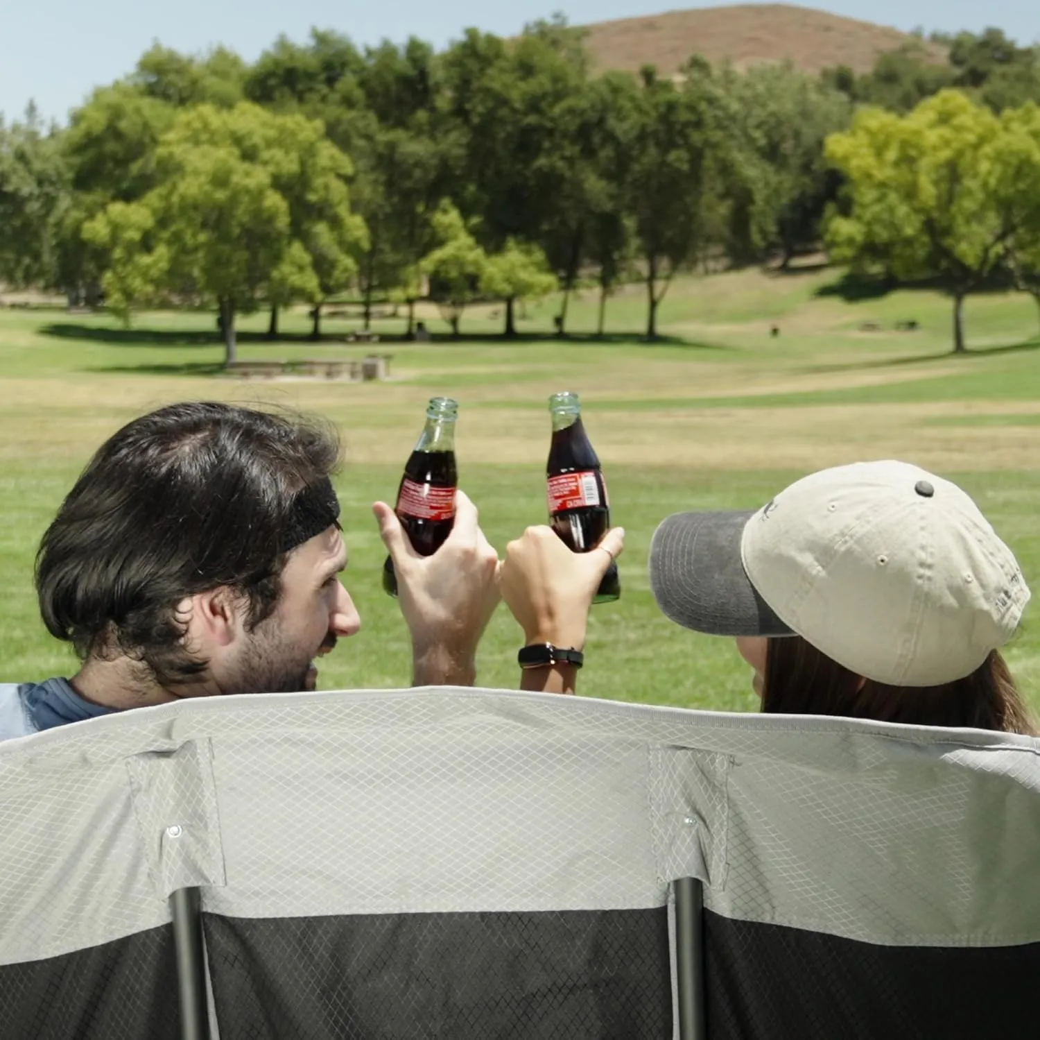 SunnyFeel Folding Double Camping Chair, Oversized Loveseat Chair, Heavy Duty Portable/Foldable Lawn Chair with Storage/Cooler for Outside/Outdoor/Travel/Picnic, Fold Up Camp Chairs for Adults 2 People